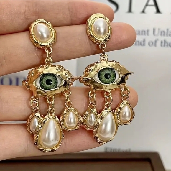 🆕️ Schiaparelli Style Elegant Gold and Pearl Evil Eye Drop Earrings NWOT - Picture 9 of 11